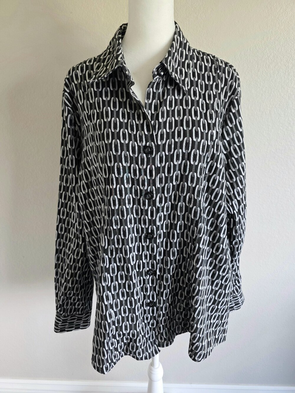 FOXCROFT Button Up Shirt Black Gray Chain Print Size 16W Shaped Fit Geometric